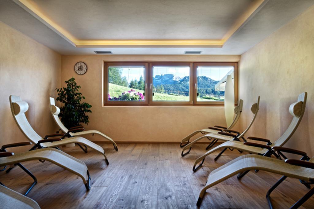 B&B - Hotel Ciasa Rue Blanch Сан-Кассиано Экстерьер фото
