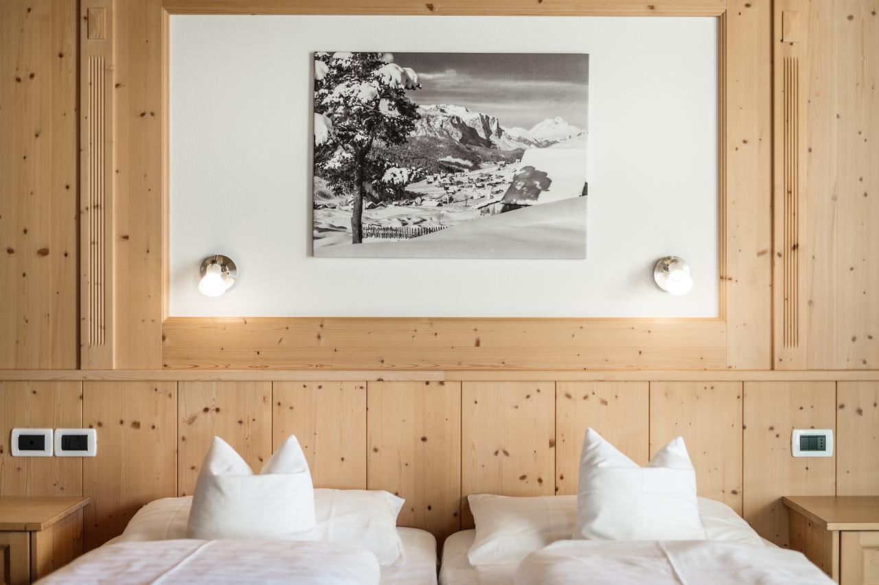 B&B - Hotel Ciasa Rue Blanch Сан-Кассиано Экстерьер фото
