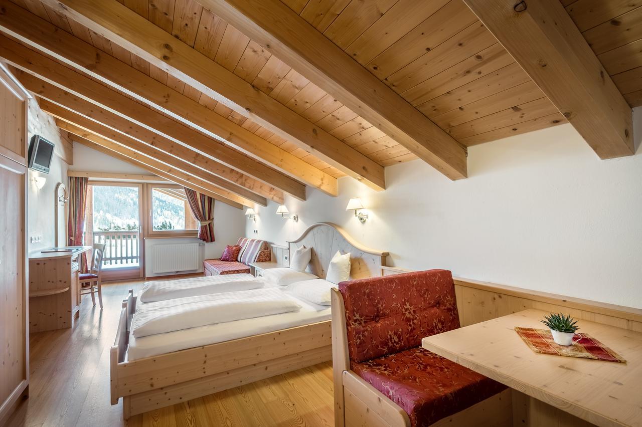 B&B - Hotel Ciasa Rue Blanch Сан-Кассиано Экстерьер фото